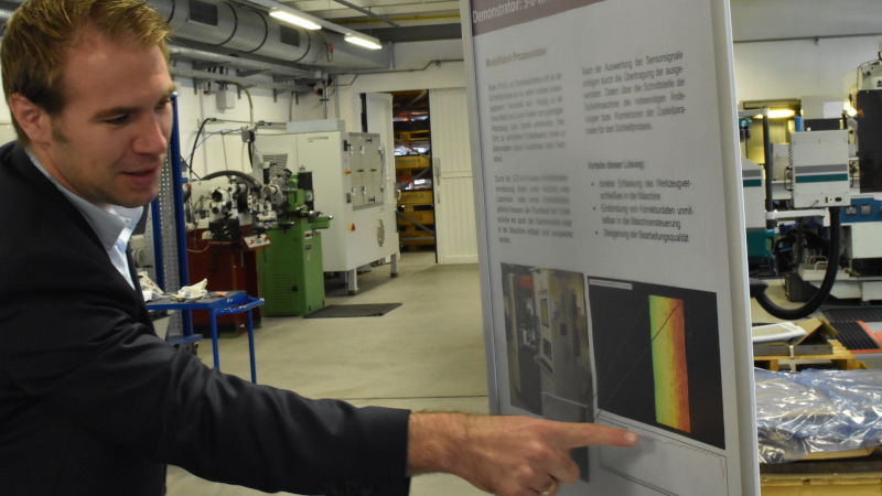 20180710 12 Auch Detailfragen wurden mit den Experten der Modellfabrik geklaert