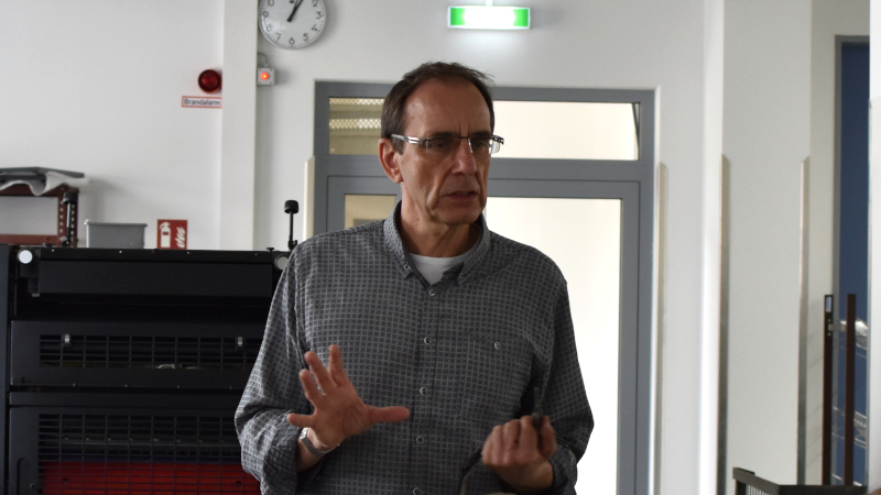 02b Schulleiter Frank Mylius sprach zu Beginn ein paar Worte