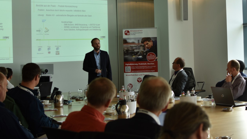 Referent Sören Rose über die Praxiserfahrungen der inray Industriesoftware GmbH (© Mathias Eiber, Mittelstand 4.0-Kompetenzzentrum Ilmenau)