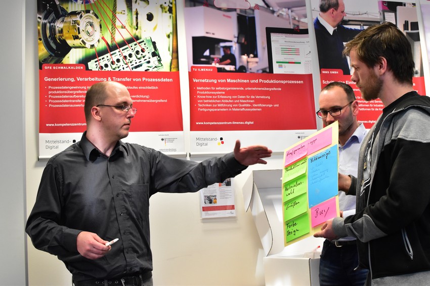 25 Vorstellen des Prototypen vor den anderen Teams