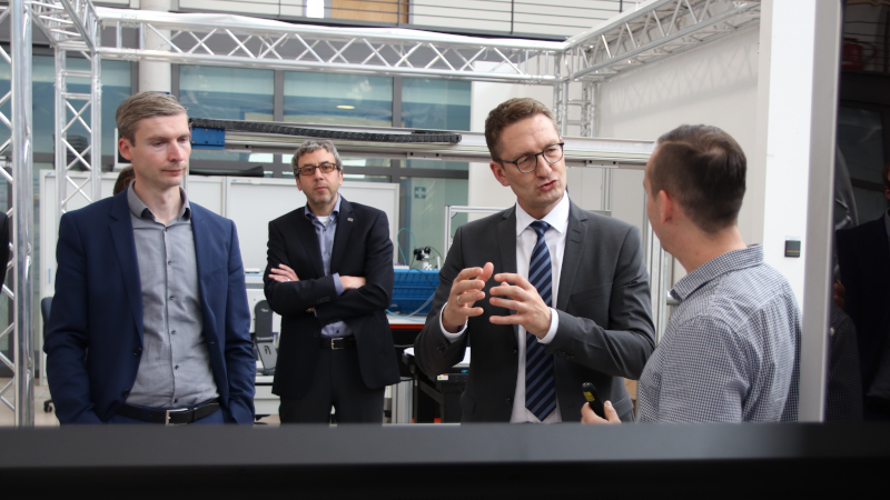 20190613 Maxim Reimche stellt die geplanten Projekte der Modellfabrik Vernetzung vor