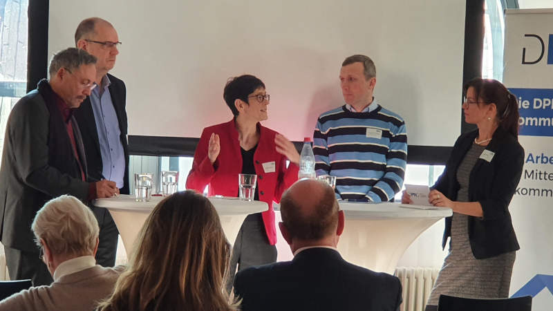 Prof. Peter Szyszka (Hochschule Hannover), Prof. Ansgar Zerfaß (Universität Leipzig), Dr. Rosemarie Kay (IfM Bonn), Thomas Zimmerling (Schema C-Consult), Ninette Pett (Mittelstand 4.0-Kompetenzzentrum Ilmenau)