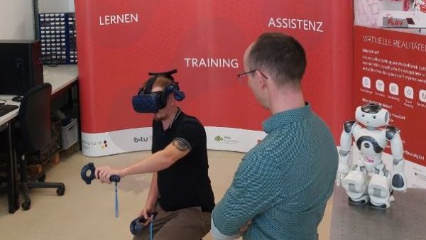 Christian Borck zeigt seinen VR-Demonstrator