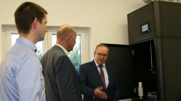 Druckerübergabe im Beisein von Minister Wolfgang Tiefensee