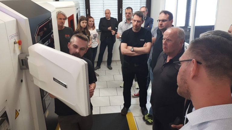 Livevorführung und Ausführungen zum 3D-Druck von Bauteilen in Metall mittels SLM-Verfahren