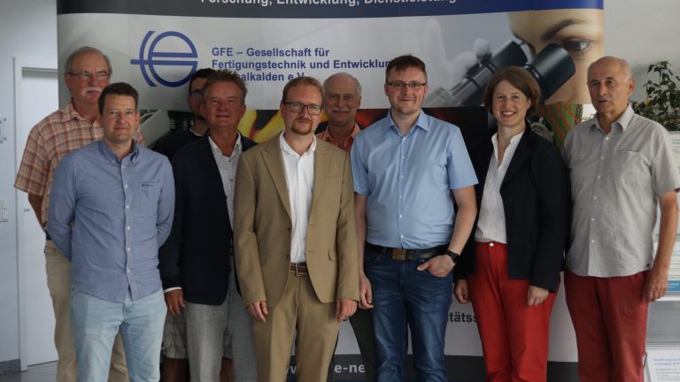 Gruppenbild der Konferenzteilnehmenden