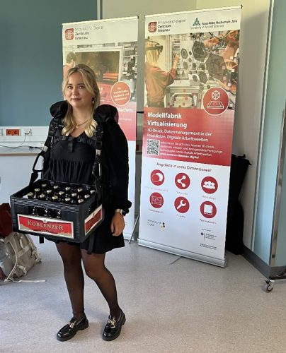 Ein Exoskelett aus Augsburg soll die Arbeit am Montageband verändern, Auto  und Technik