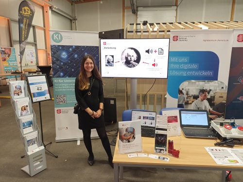Stand des KI-Hubs sowie des Mittelstand-Digital Zentrums Chemnitz in Löbau zum forum sachsen digital, betreut von Luise Weißflog