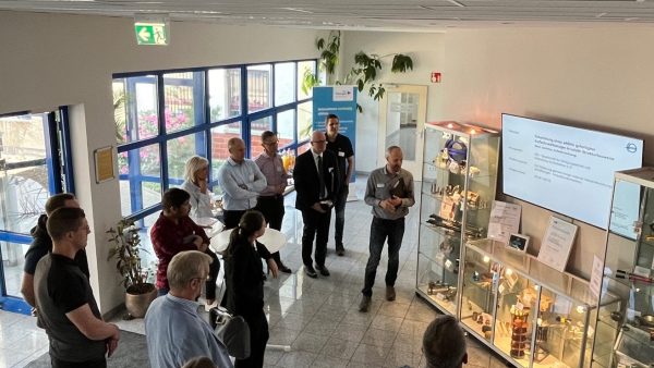 Seminarteilnehmer beim Rundgang durch die GFE Seminarteilnehmer beim Rundgang durch die GFE