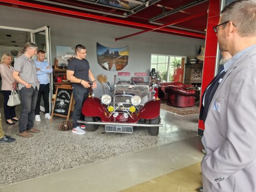 Führung im Oldtimer-Hotel