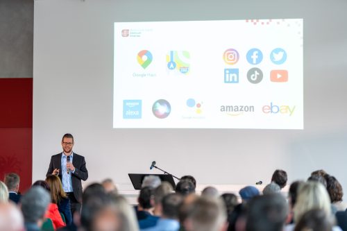 Dr. Sebastian Gerth spricht vor Publikum