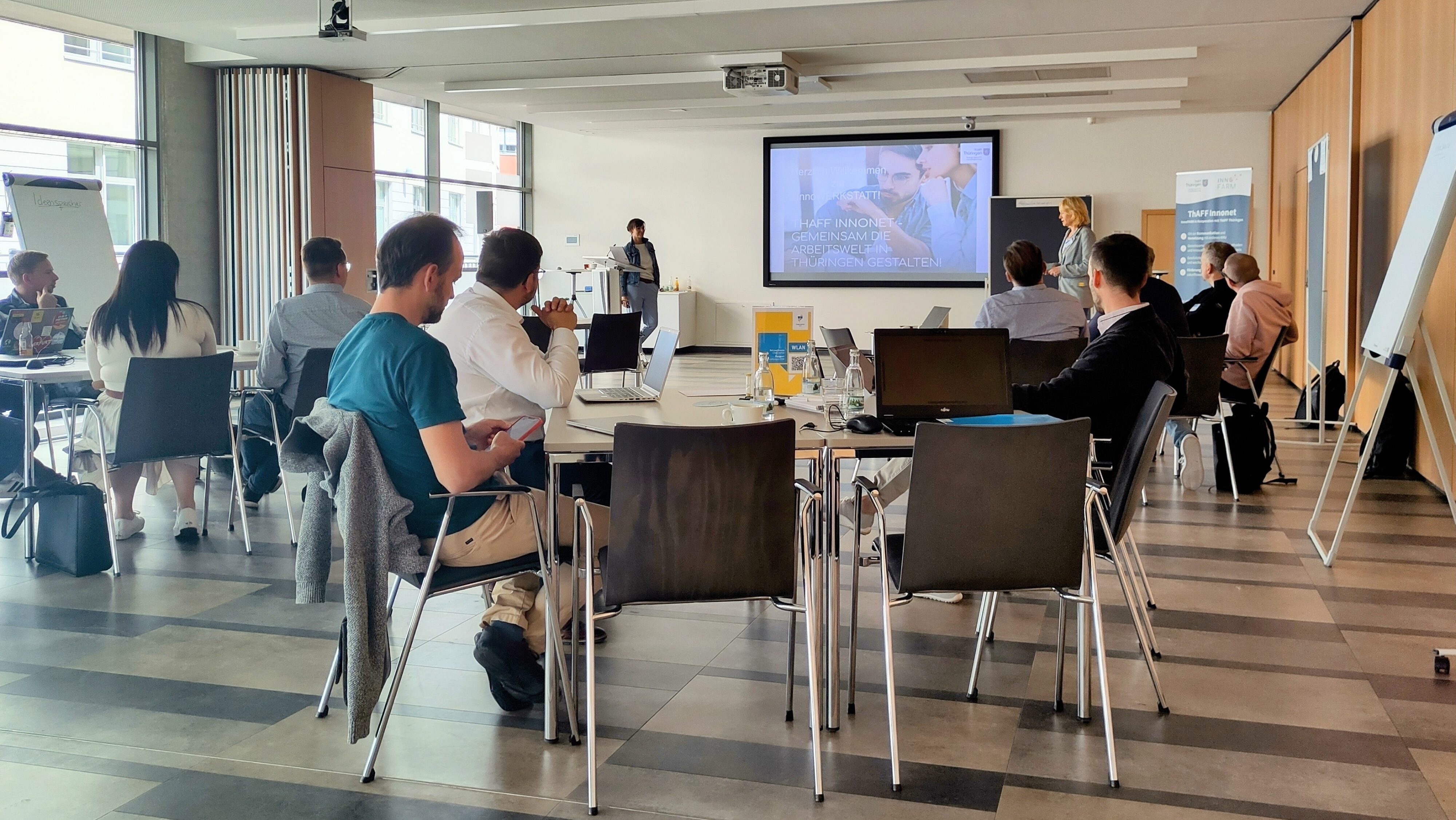 Personen bei einem Workshop