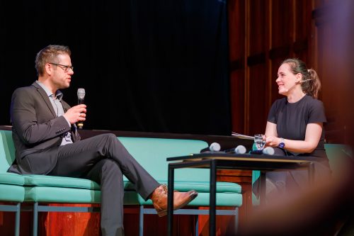 Gespräch auf der Bühne