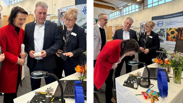 Landräting Peggy Greiser am Messestand der Gewerbeausstellung