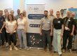 Gruppe der CCIT Inoocon 2026 stehen gemeinsam vor ihrem Banner