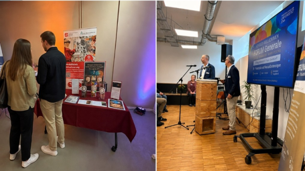 Collage mit zwei Fotos einer Veranstaltung des Forum Generale. Links betrachten zwei Personen einen Informationsstand mit Postern und Auslagen, rechts steht eine Person an einem Rednerpult neben einem großen Bildschirm mit der Ankündigung des Forum Generale.